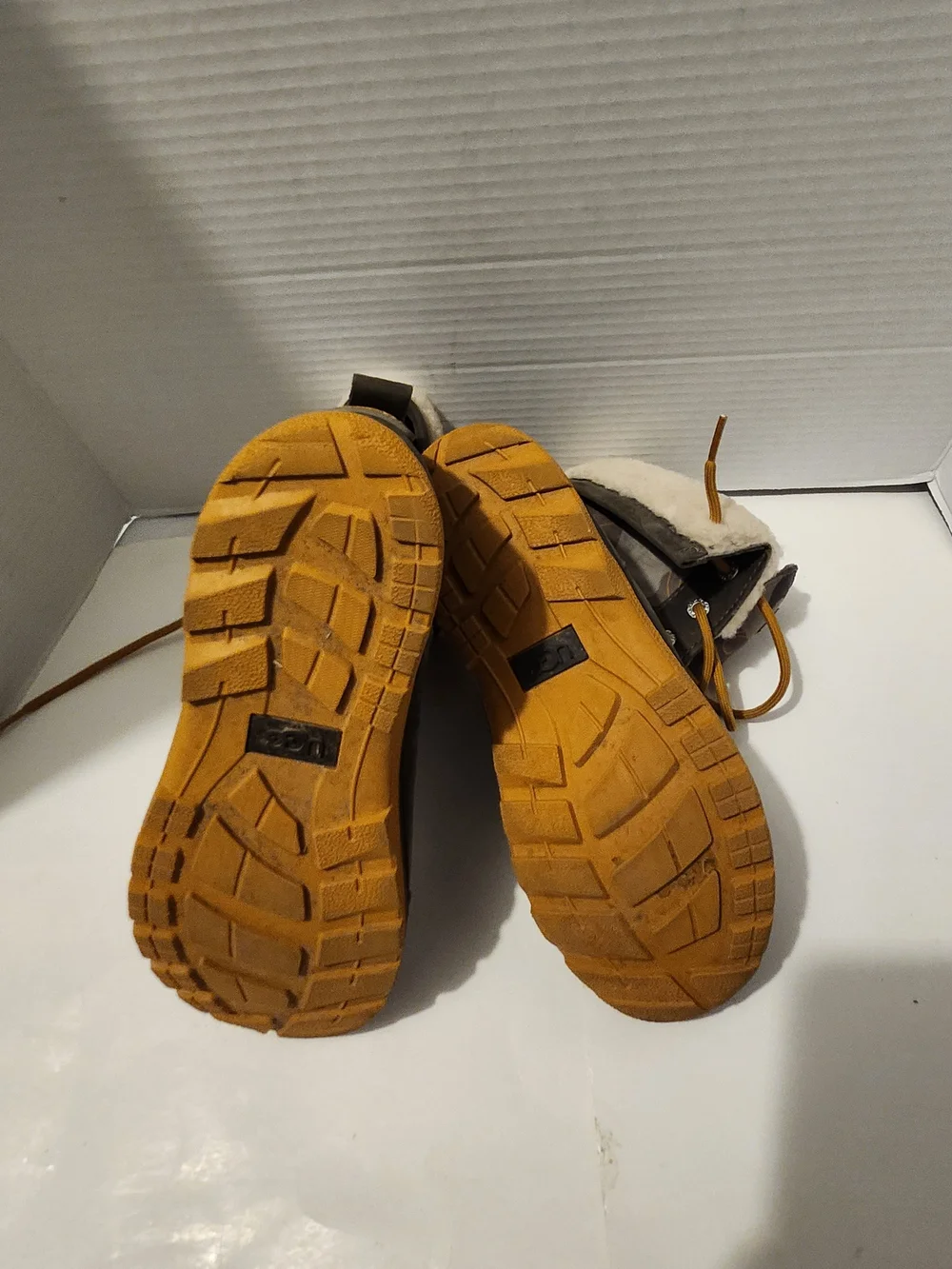 UGG Kids Gray Brown Shearling-Lined Lace-Up Winter Boots